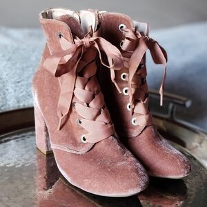 Kenneth Cole Reaction Corrine Velvet Ankle Boots Blush Pink Lace Up Heel Zip